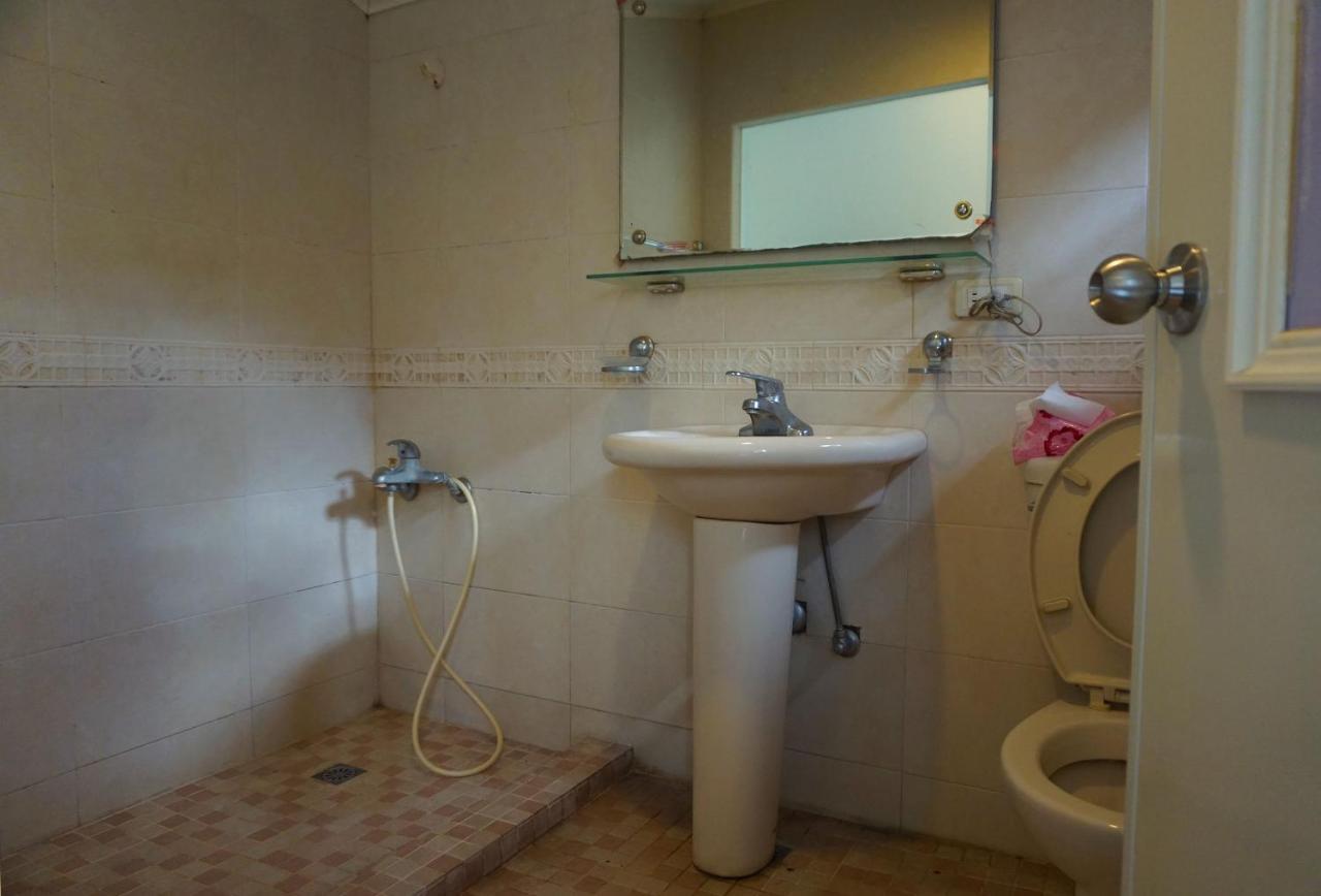 Hua Bin Hotel Yilan Exterior photo